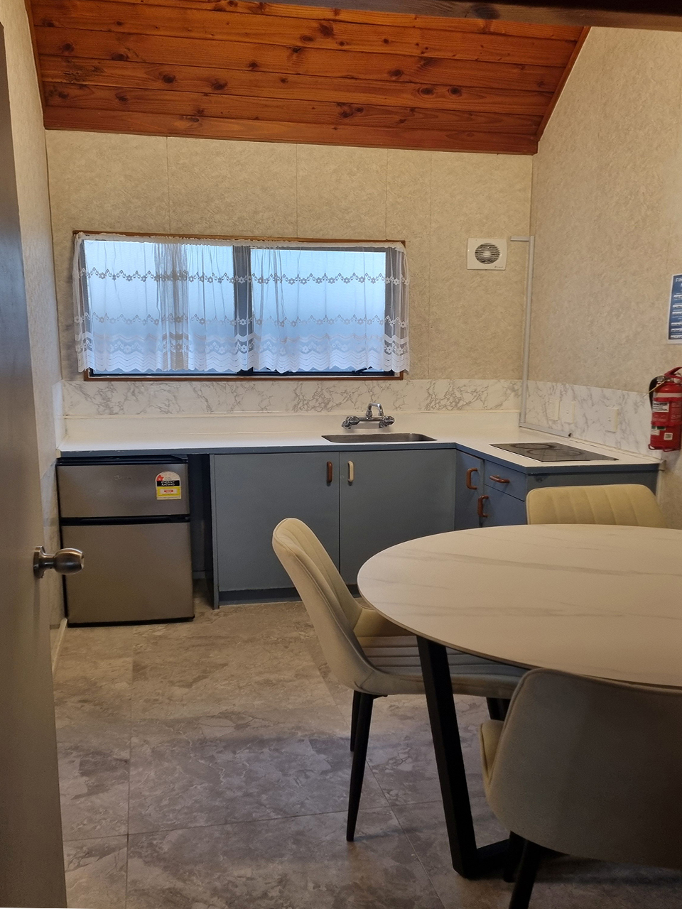 Papakura Crusoe's Motel Slide 7