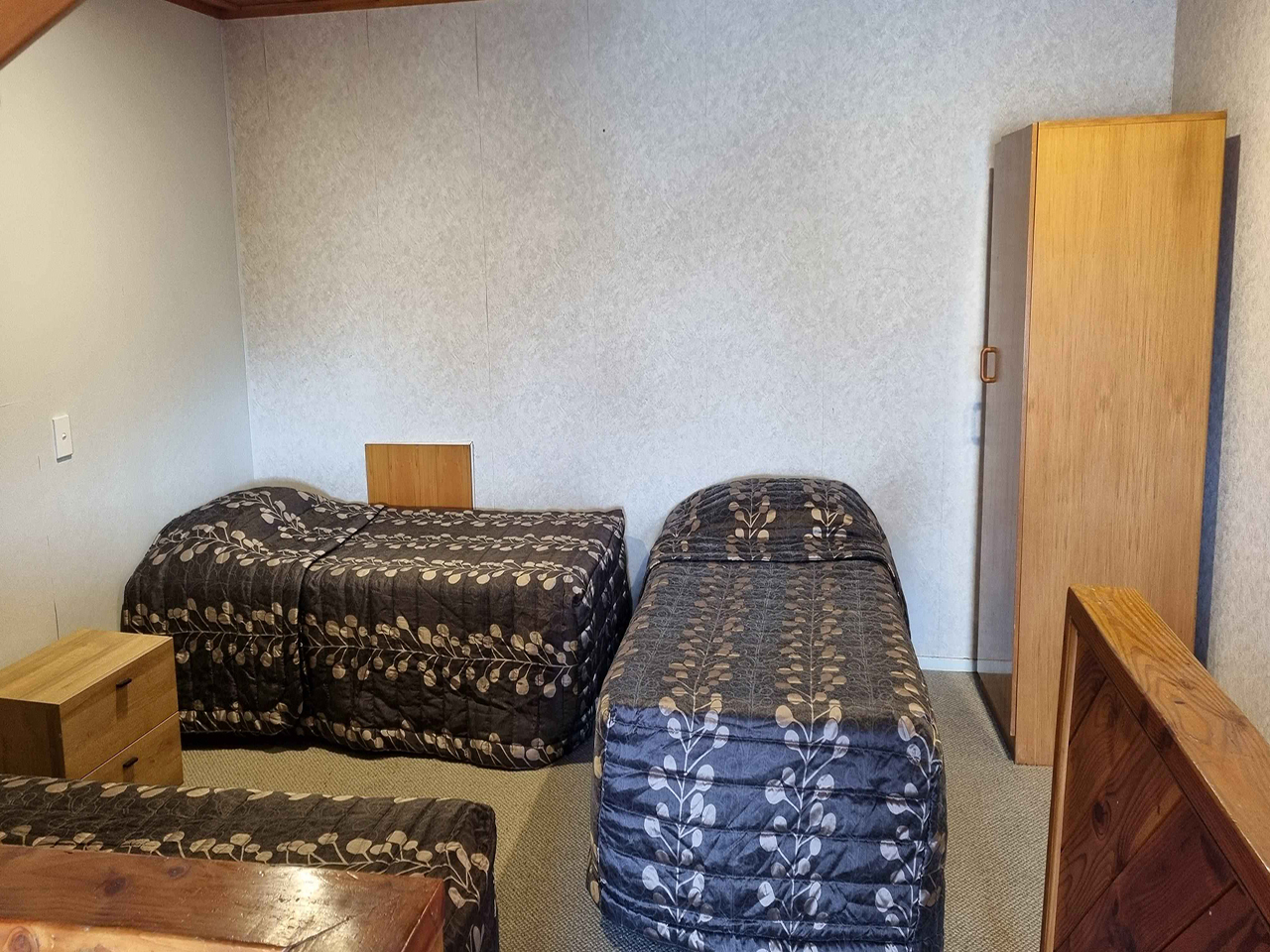 Papakura Crusoe's Motel Slide 1