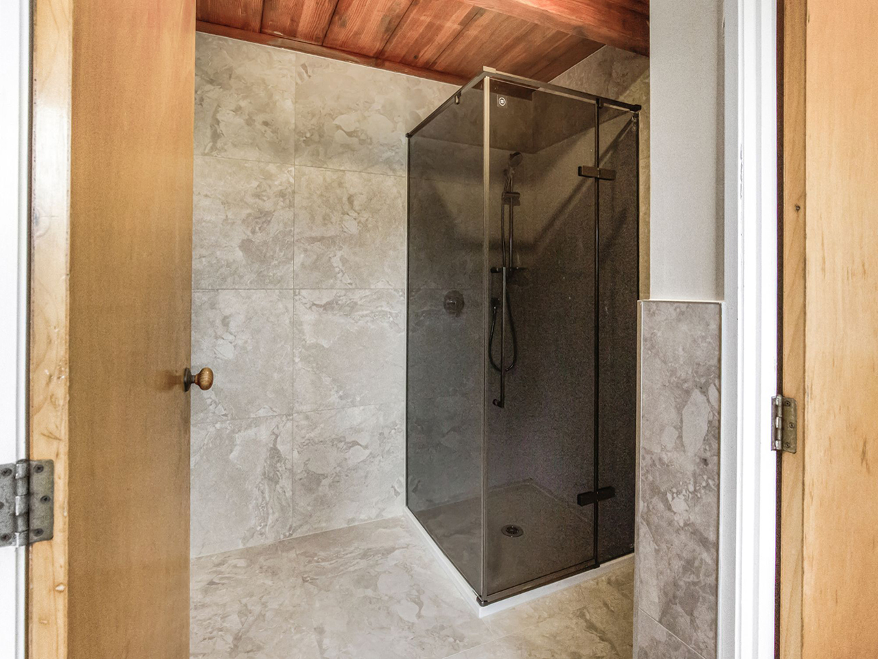 Papakura Crusoe's Motel Slide 1