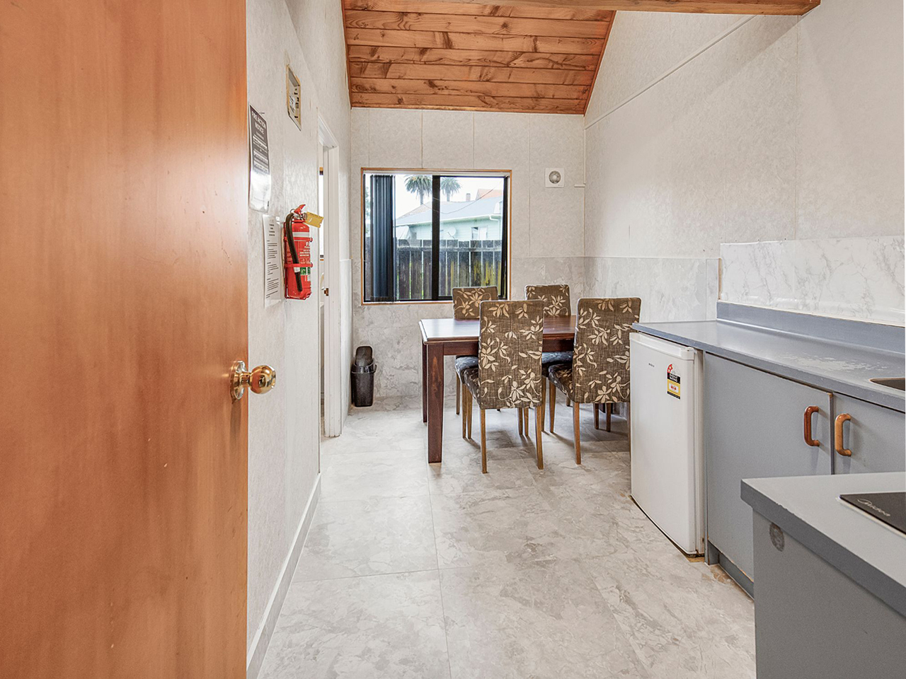 Papakura Crusoe's Motel Slide 1