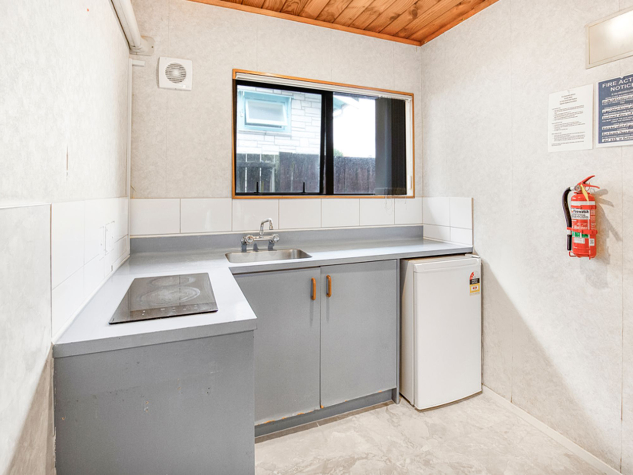 Papakura Crusoe's Motel Slide 1