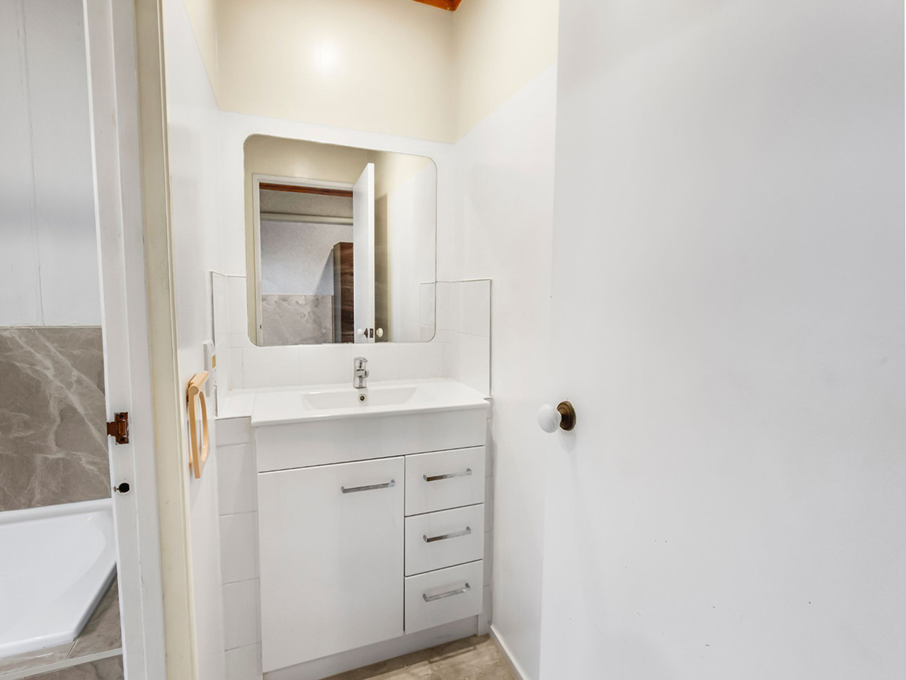 Papakura Crusoe's Motel Slide 1