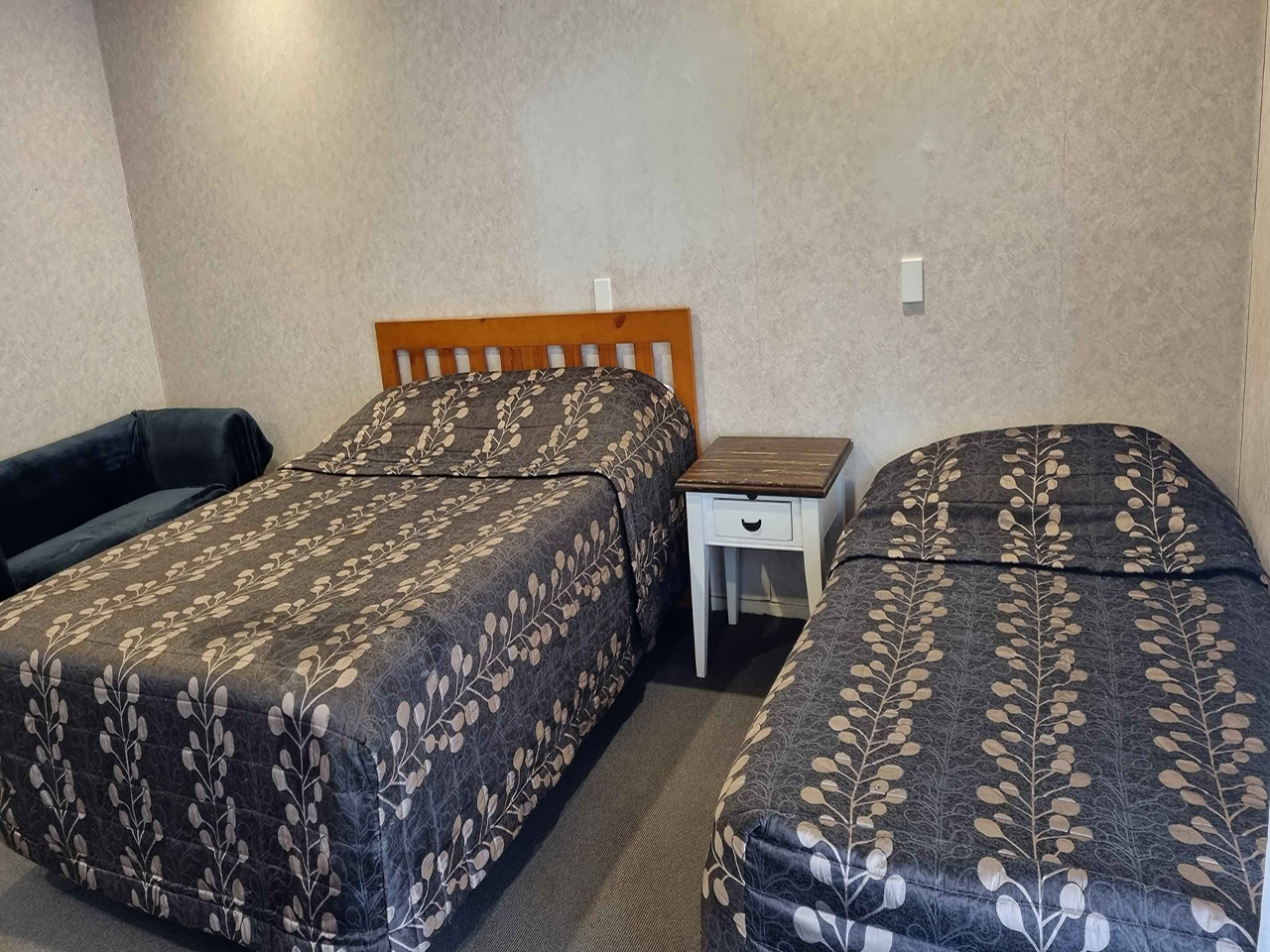 Papakura Crusoe's Motel Slide 1